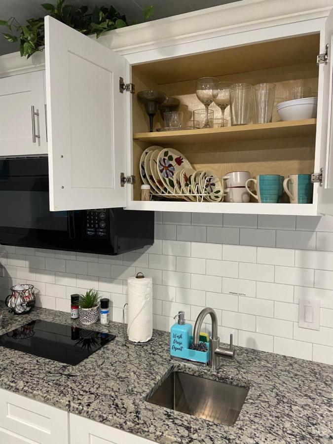 Lovely Unit With Independent Entrance # 1 Apartment